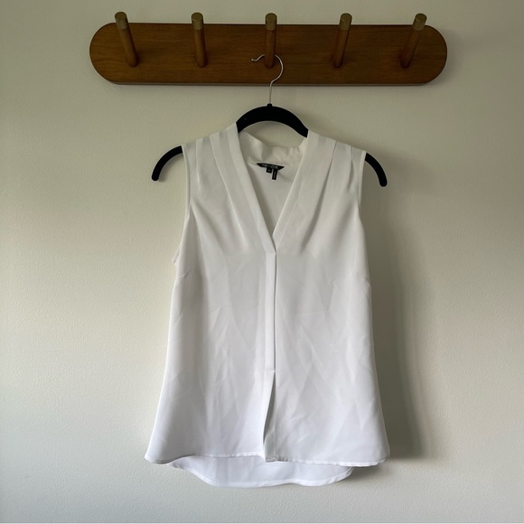 Size PP Nic+Zoe Easy Day To Night V-Neck Sleeveless Top, White - Picture 3 of 4
